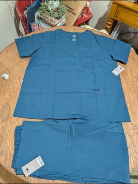 Scrubs Set in Deep Teal Blue - Unisex V-Neck Top & Pants